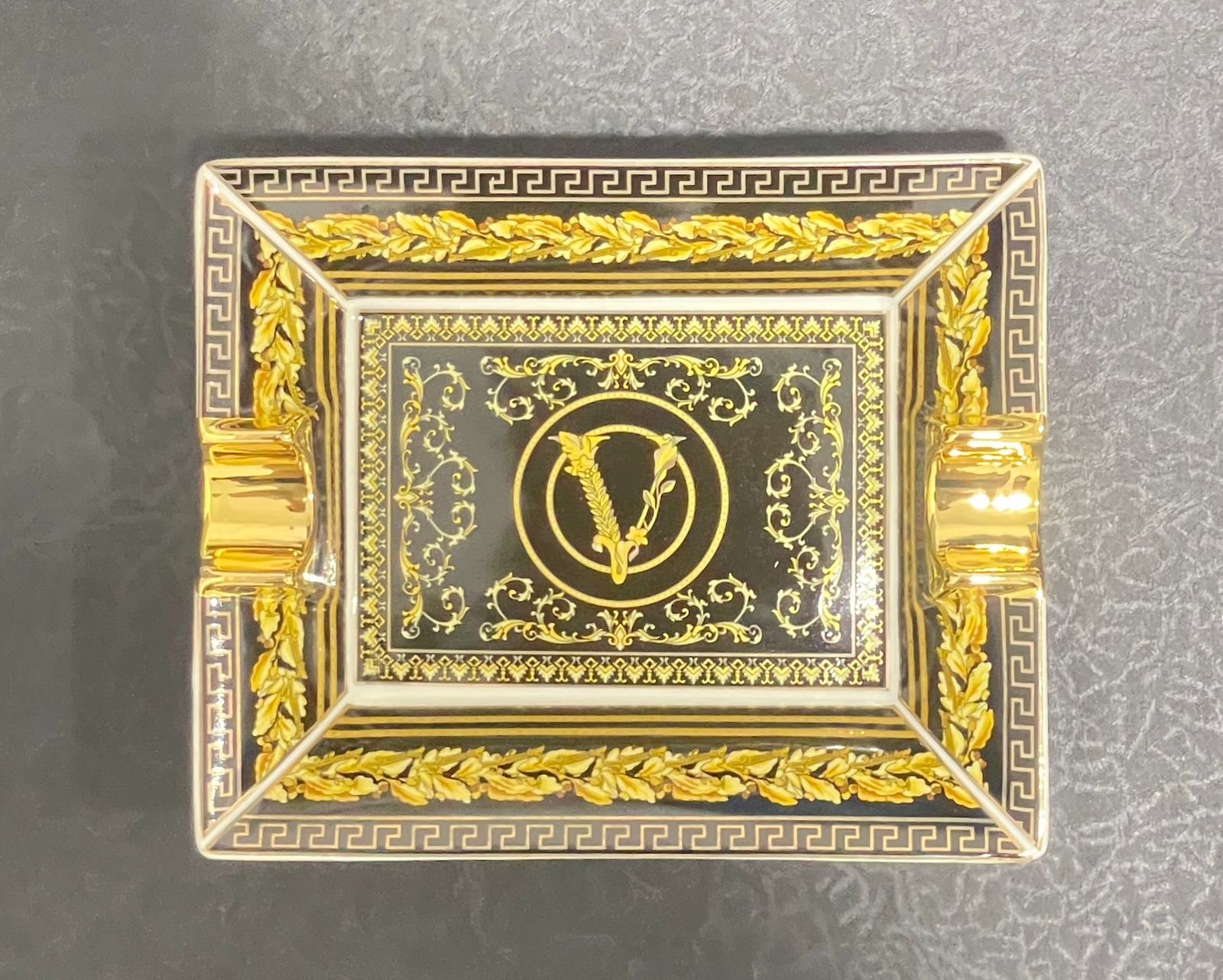 Large ashtray/ trinket tray - Image 3 of 4